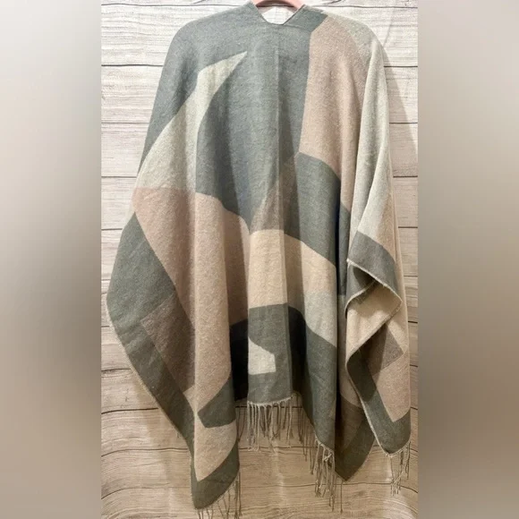 Janice| blush and grey shawl - Picture 2 of 2